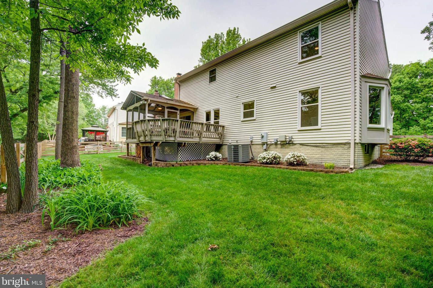 411 Tamarack Ln, Dulles VA  20164-2856 exterior