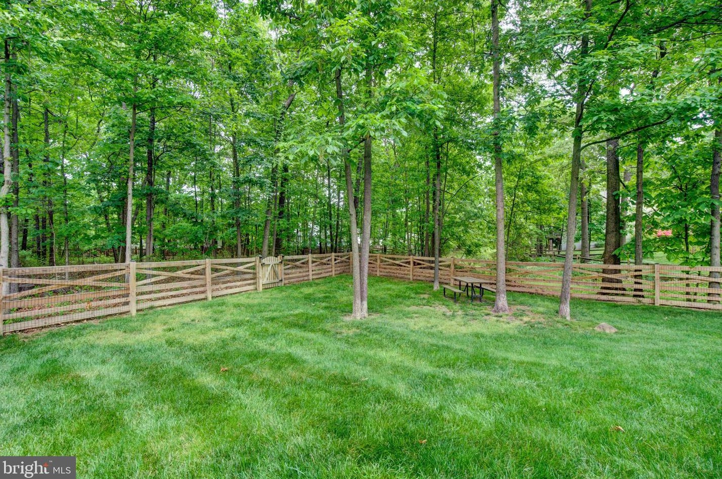 411 Tamarack Ln, Dulles VA  20164-2856 exterior