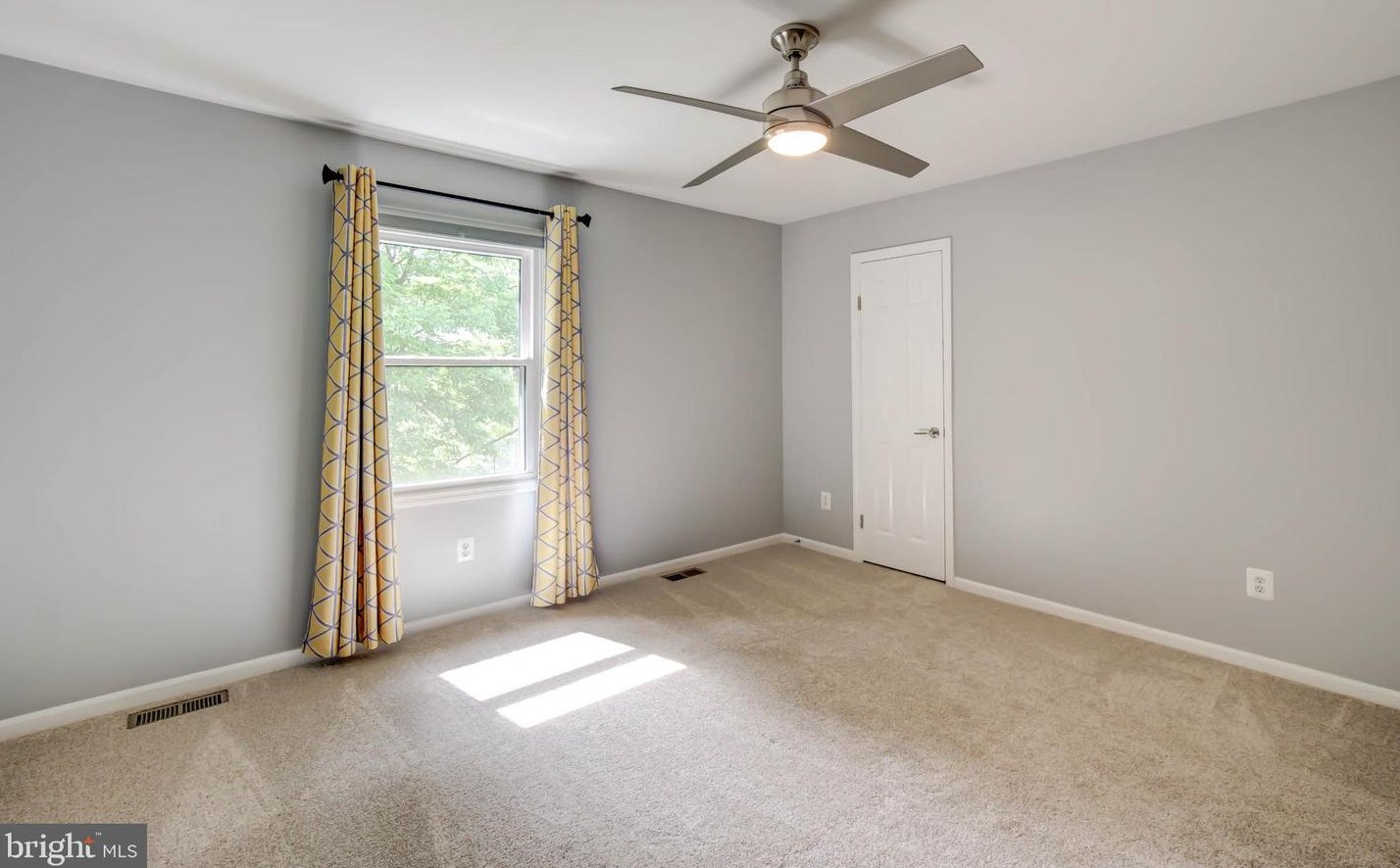 411 Tamarack Ln, Dulles VA  20164-2856 exterior