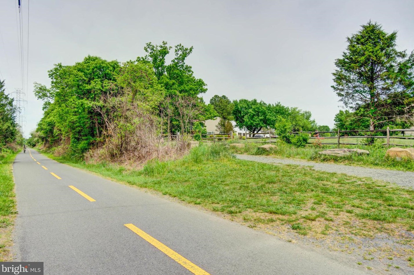 411 Tamarack Ln, Dulles VA  20164-2856 exterior