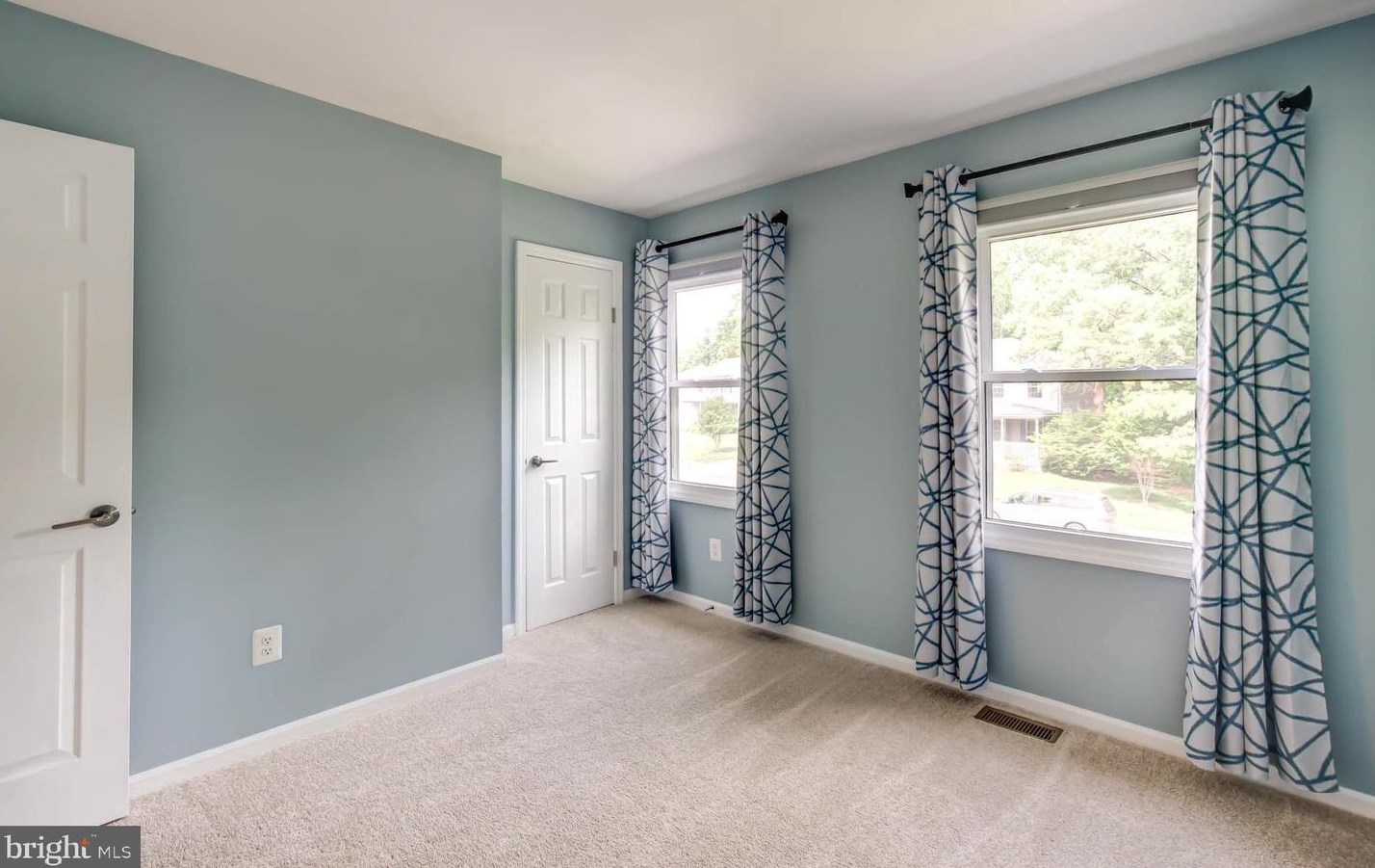 411 Tamarack Ln, Dulles VA  20164-2856 exterior