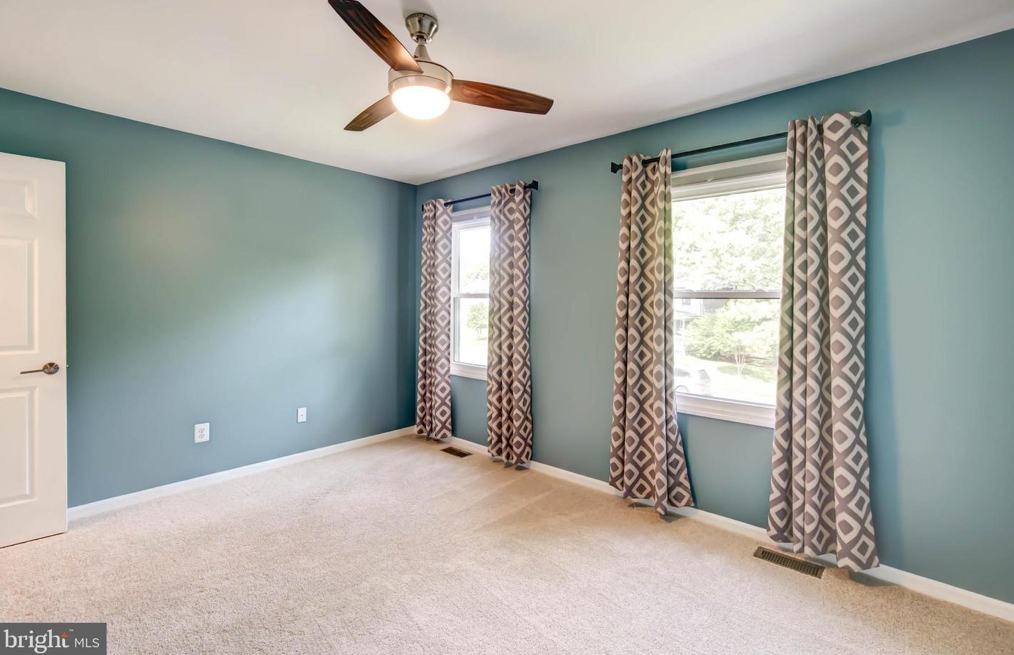 411 Tamarack Ln, Dulles VA  20164-2856 exterior