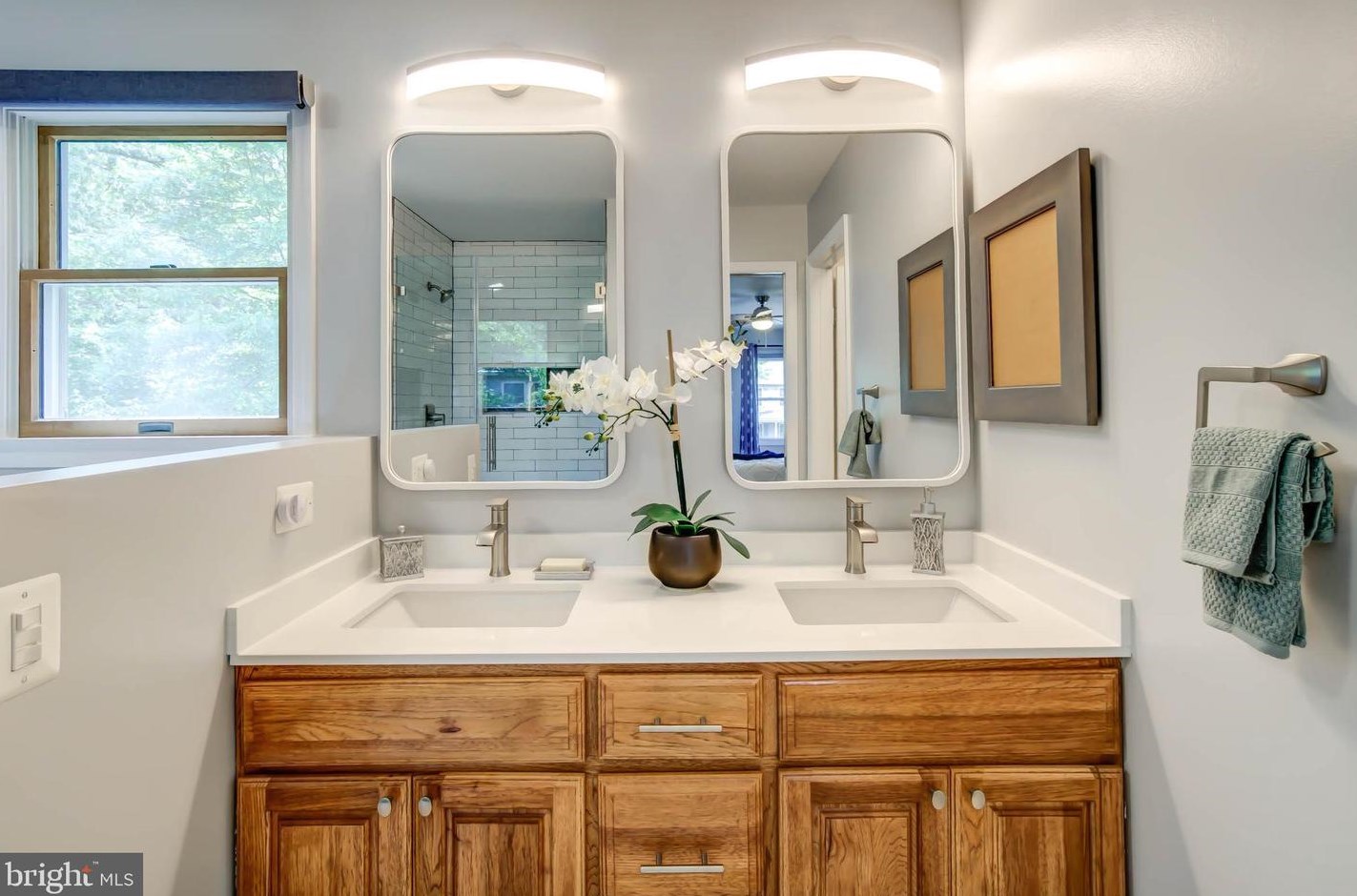 411 Tamarack Ln, Dulles VA  20164-2856 exterior
