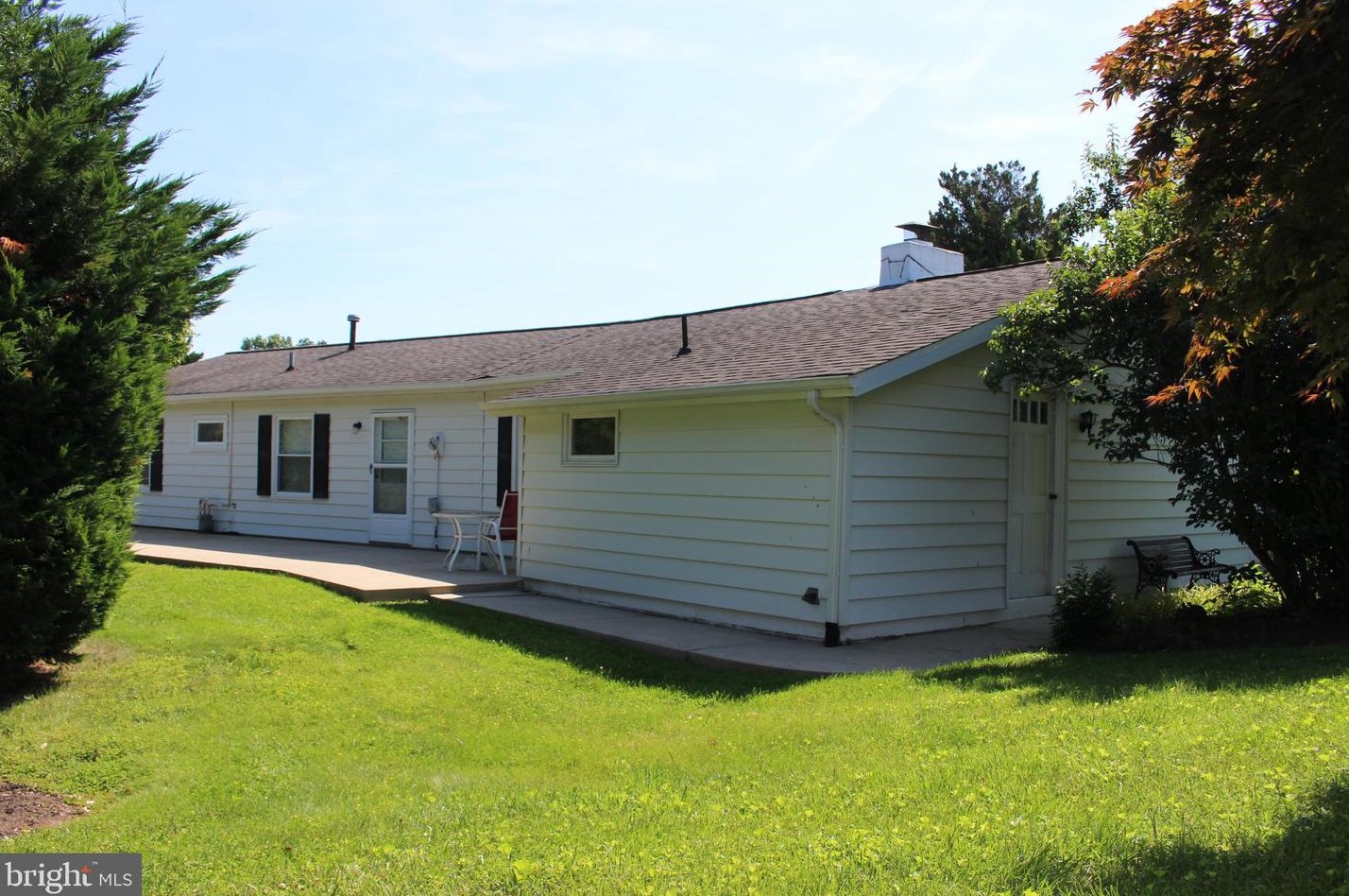 125 Cypress Rd, Dulles VA  20164-4004 exterior