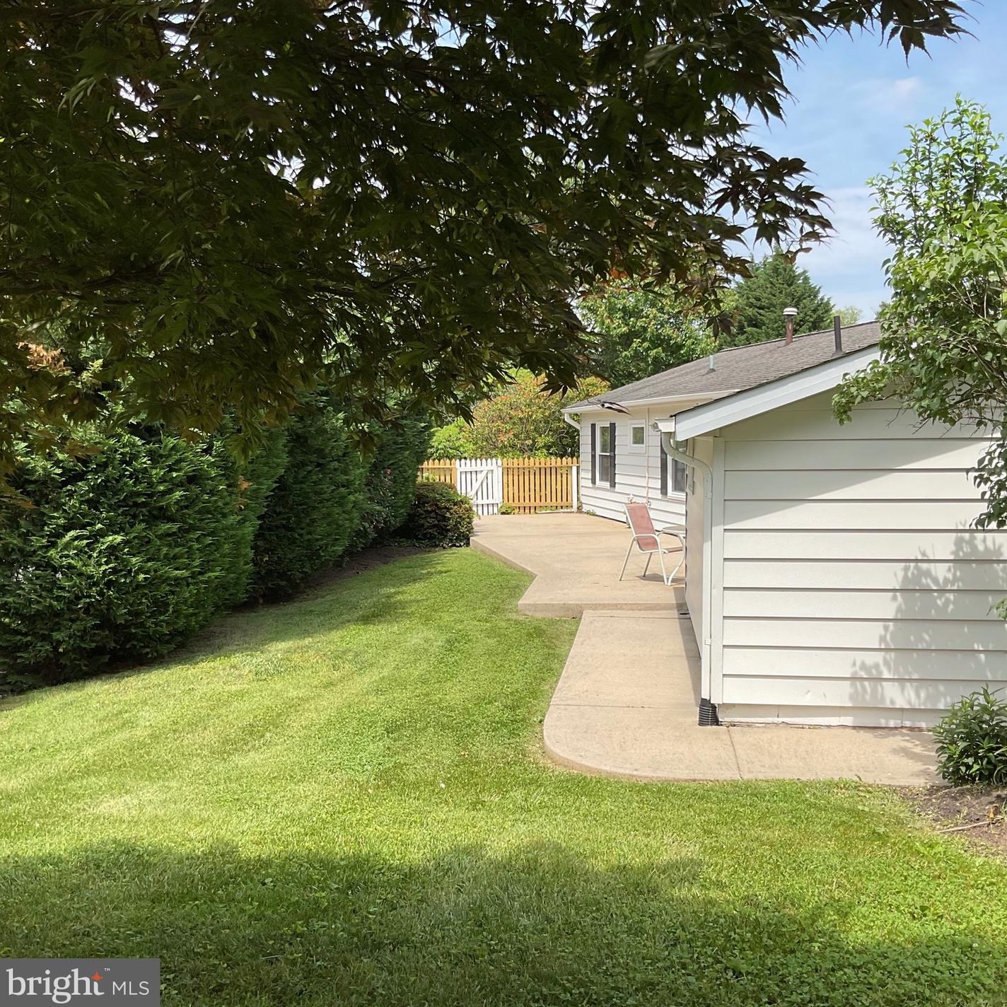 125 Cypress Rd, Dulles VA  20164-4004 exterior