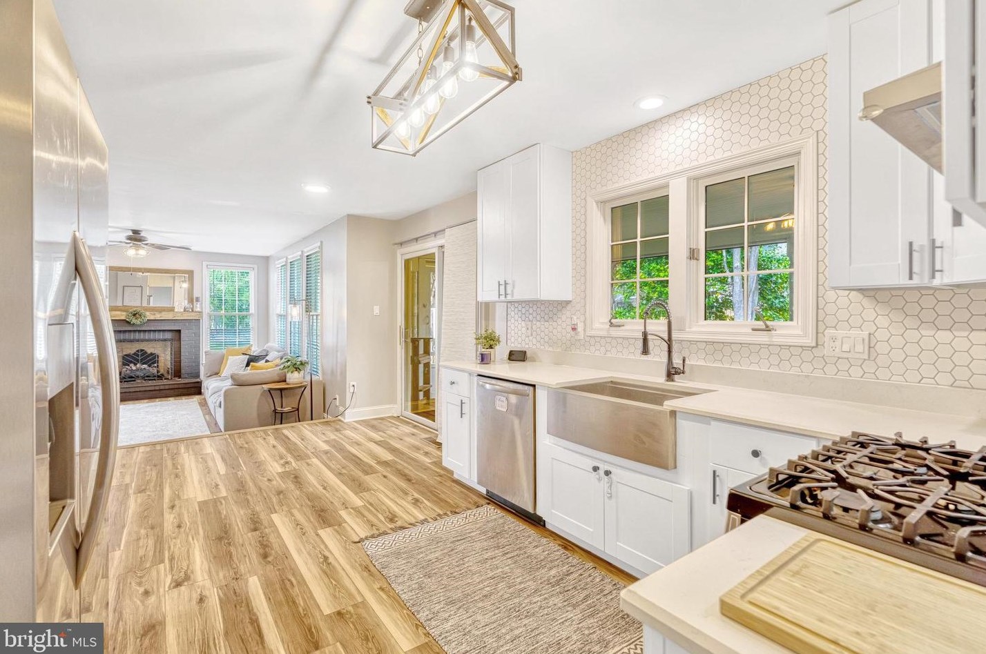 20764 Dewberry Ct, Ashburn VA 20147-4642 exterior