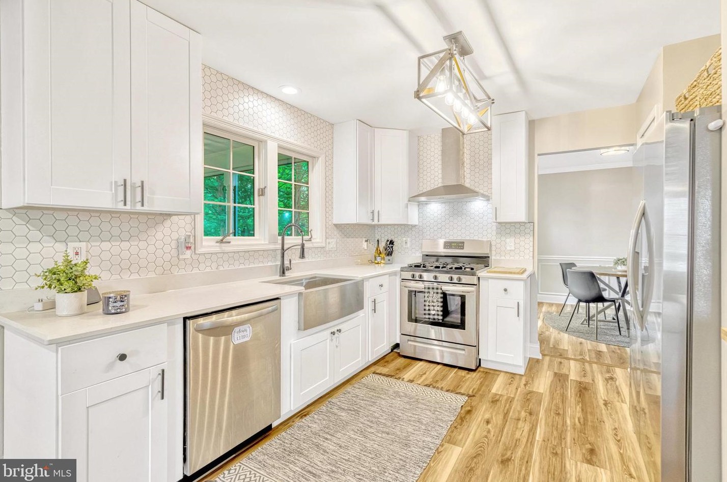 20764 Dewberry Ct, Ashburn VA 20147-4642 exterior