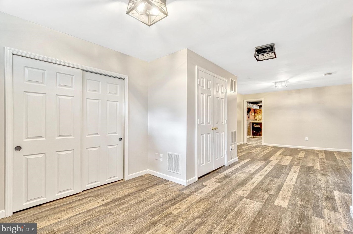 20764 Dewberry Ct, Ashburn VA 20147-4642 exterior