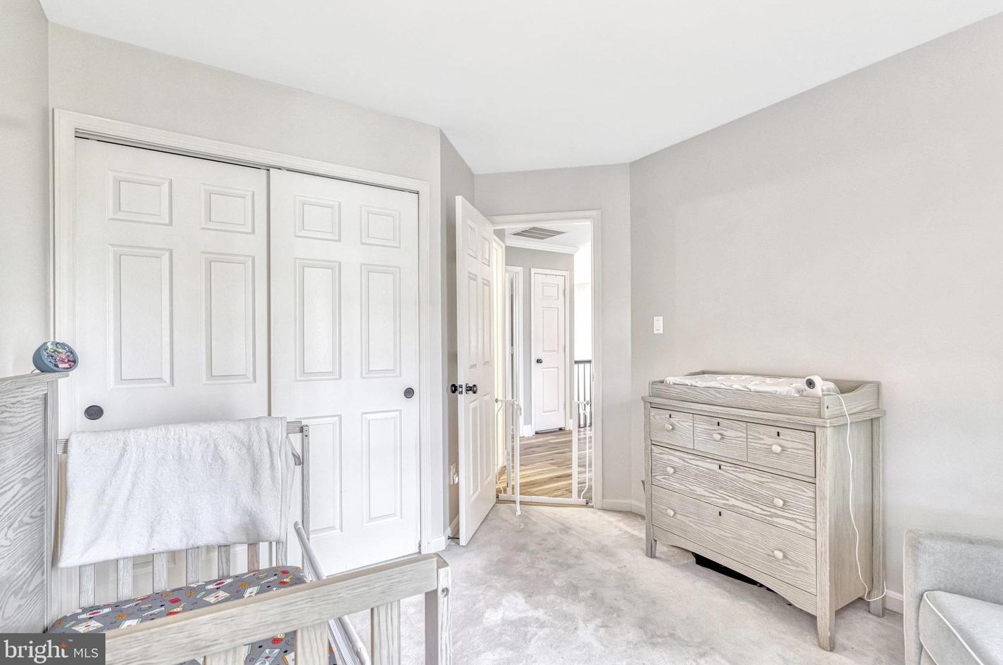 20764 Dewberry Ct, Ashburn VA 20147-4642 exterior