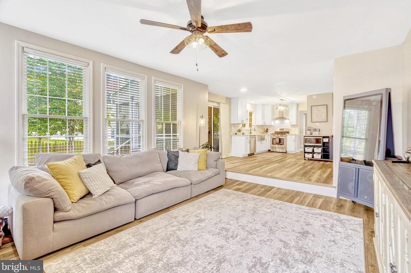 20764 Dewberry Ct, Ashburn VA 20147-4642 exterior