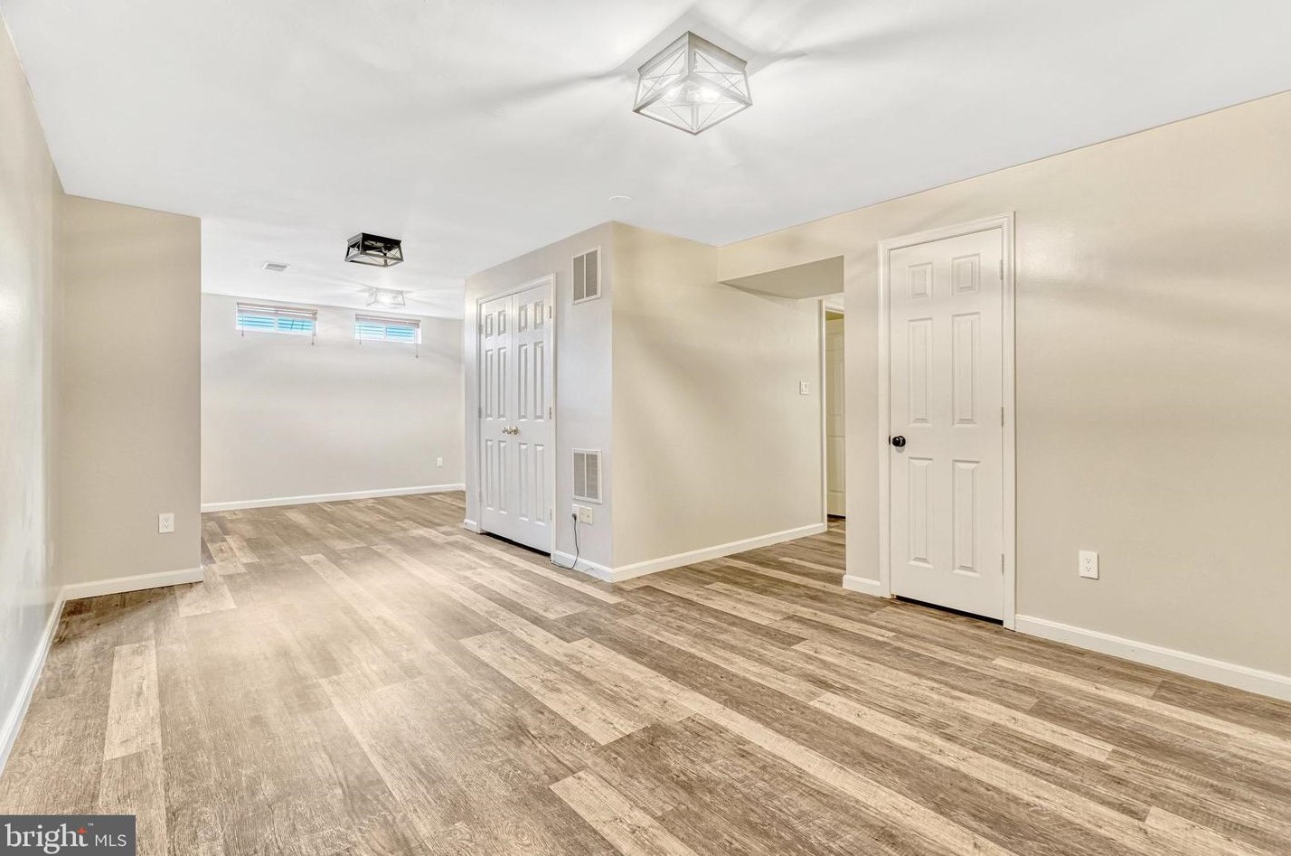 20764 Dewberry Ct, Ashburn VA 20147-4642 exterior