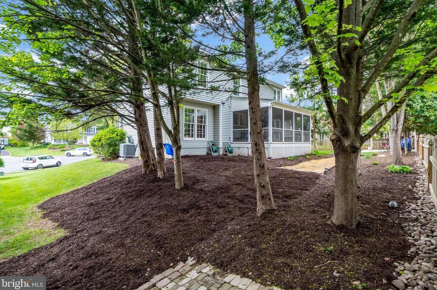 20764 Dewberry Ct, Ashburn VA 20147-4642 exterior