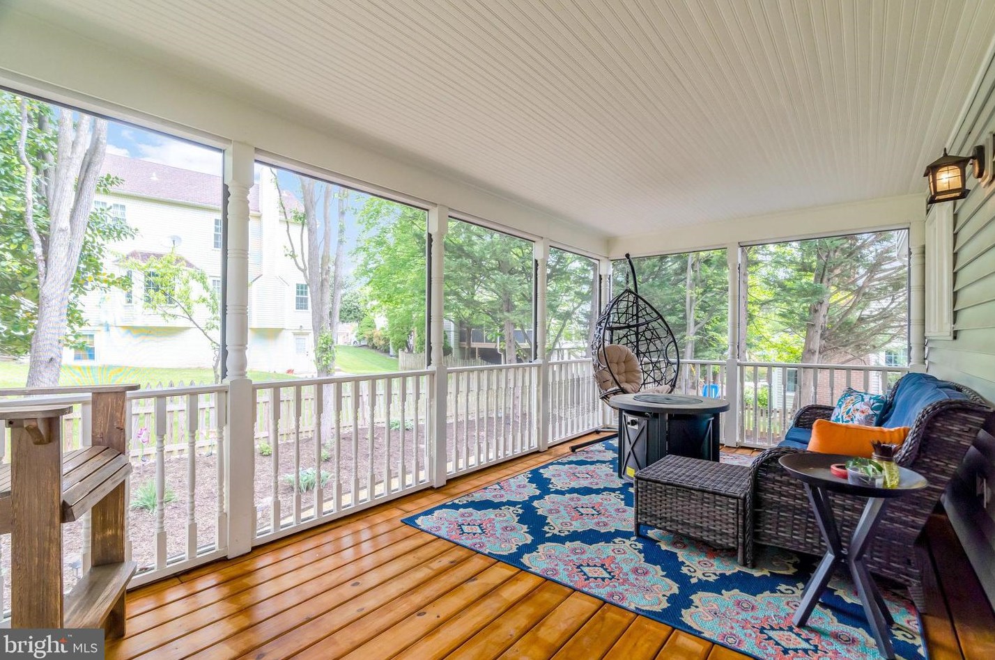 20764 Dewberry Ct, Ashburn VA 20147-4642 exterior