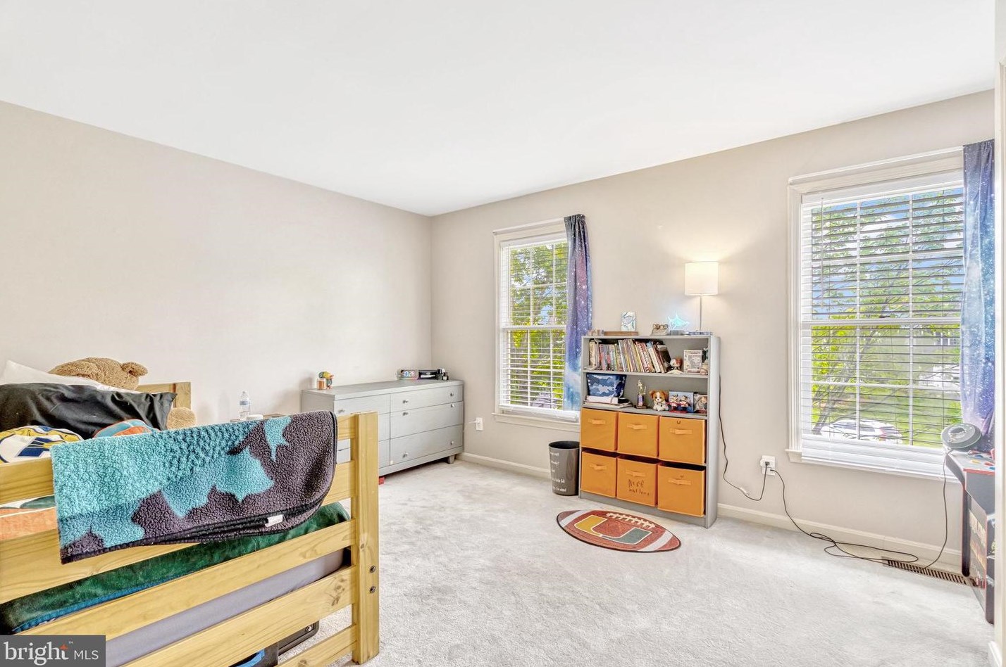 20764 Dewberry Ct, Ashburn VA 20147-4642 exterior