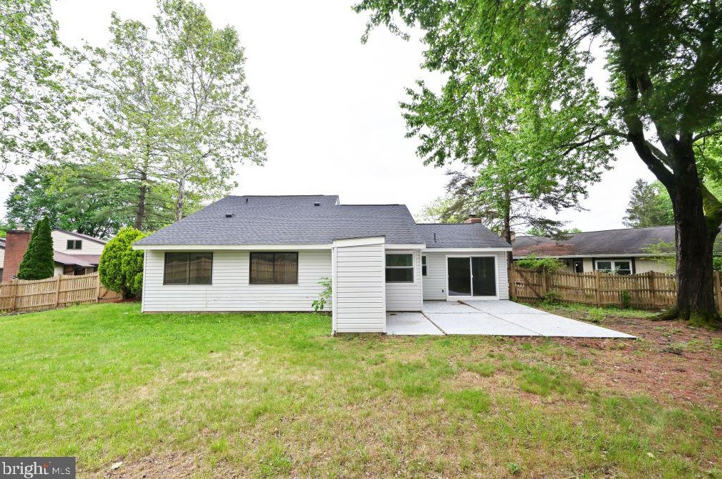 8 Rheims Ct, Dulles VA  20164-1114 exterior