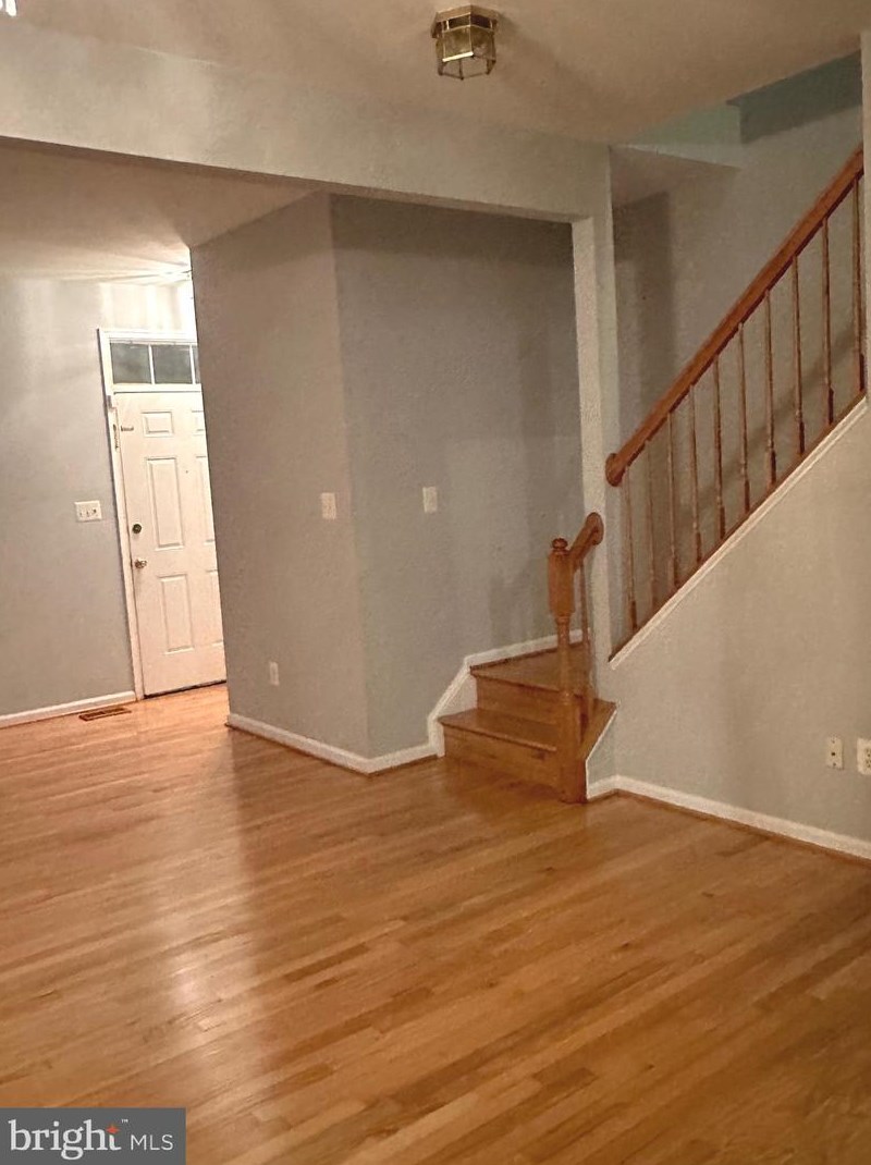 20276 Sprucegrove Sq, Ashburn VA  20147-2390 exterior