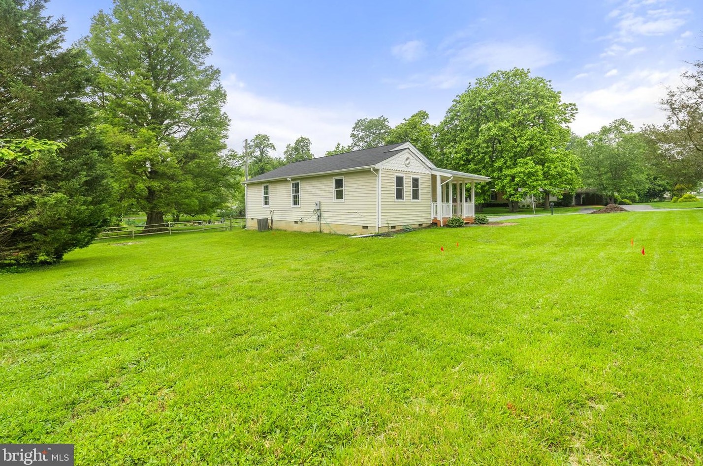 3 James St, Hamilton VA  20158-9029 exterior