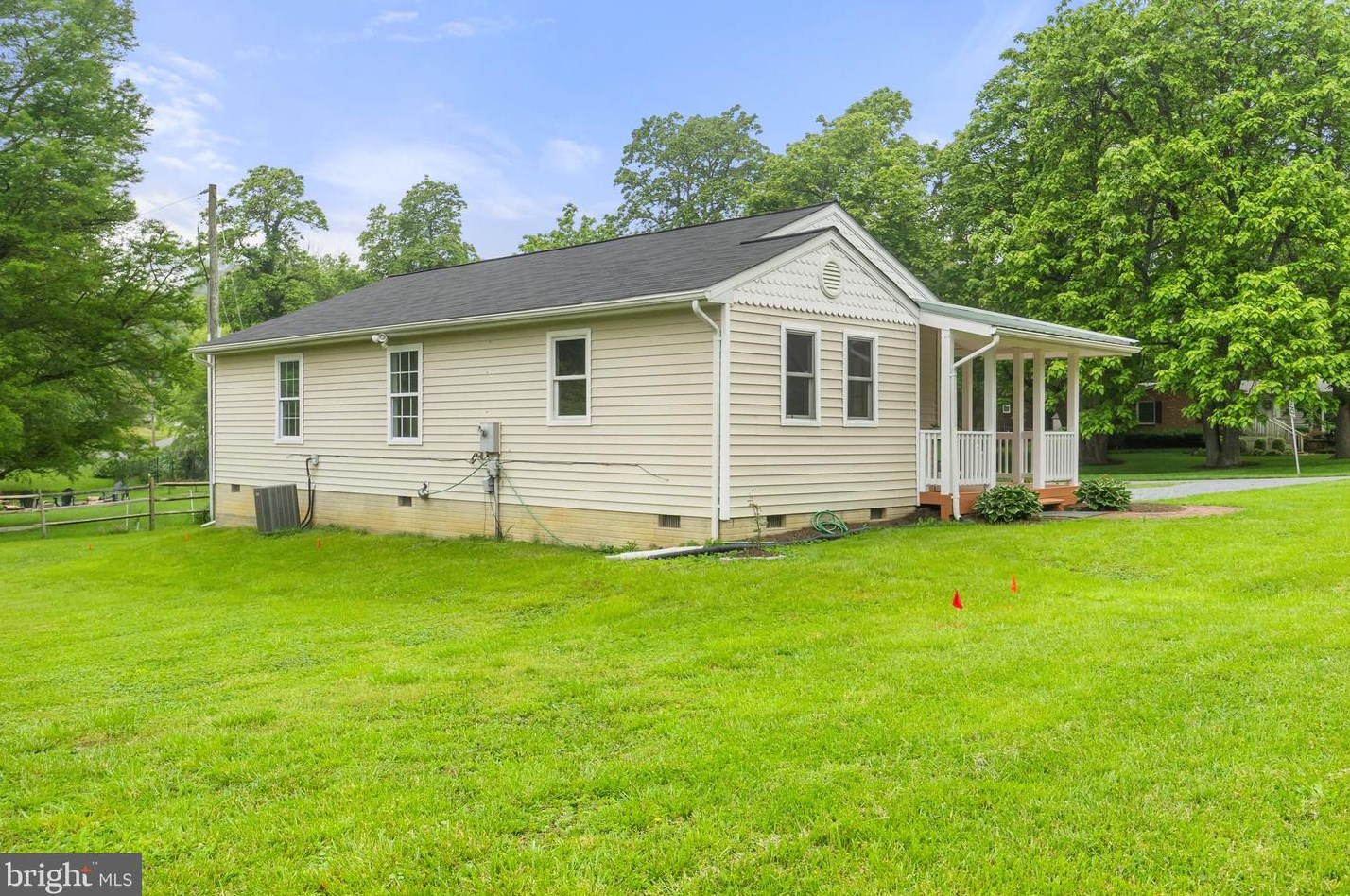 3 James St, Hamilton VA  20158-9029 exterior