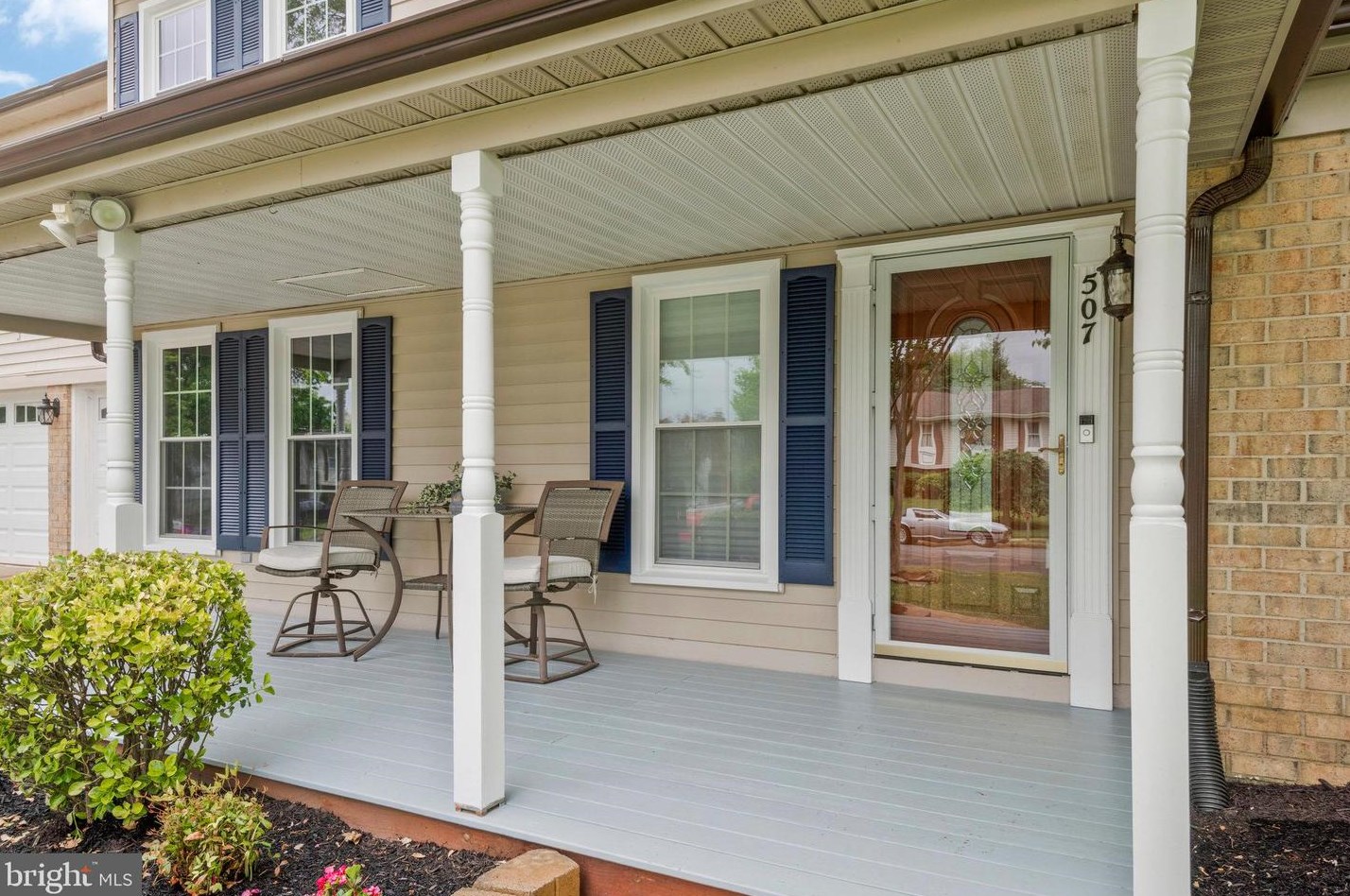 507 Vly Vw Ave, Leesburg VA 20175-2626 exterior