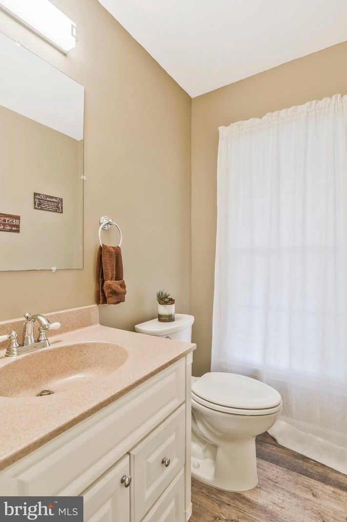 507 Vly Vw Ave, Leesburg VA 20175-2626 exterior