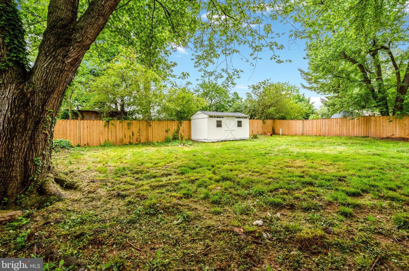 301 Amhurst St, Dulles VA  20164-2204 exterior