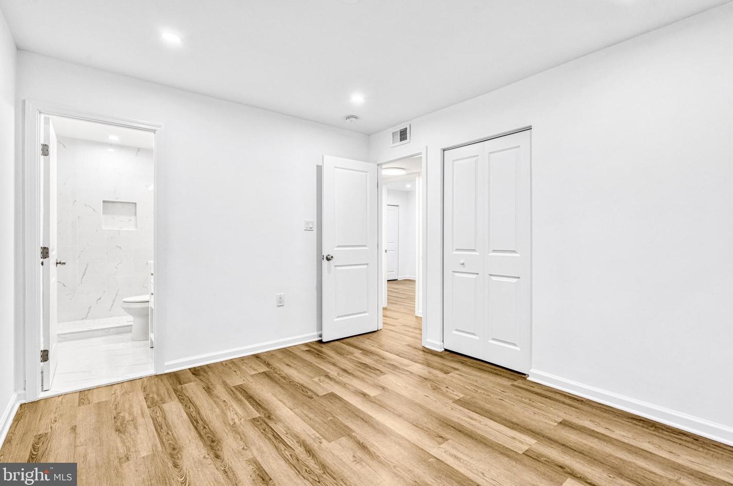 301 Amhurst St, Dulles VA  20164-2204 exterior