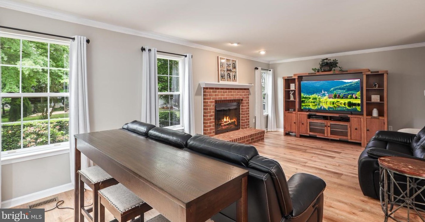 20346 Flushing Mdw Ct, Ashburn VA 20147-3854 exterior