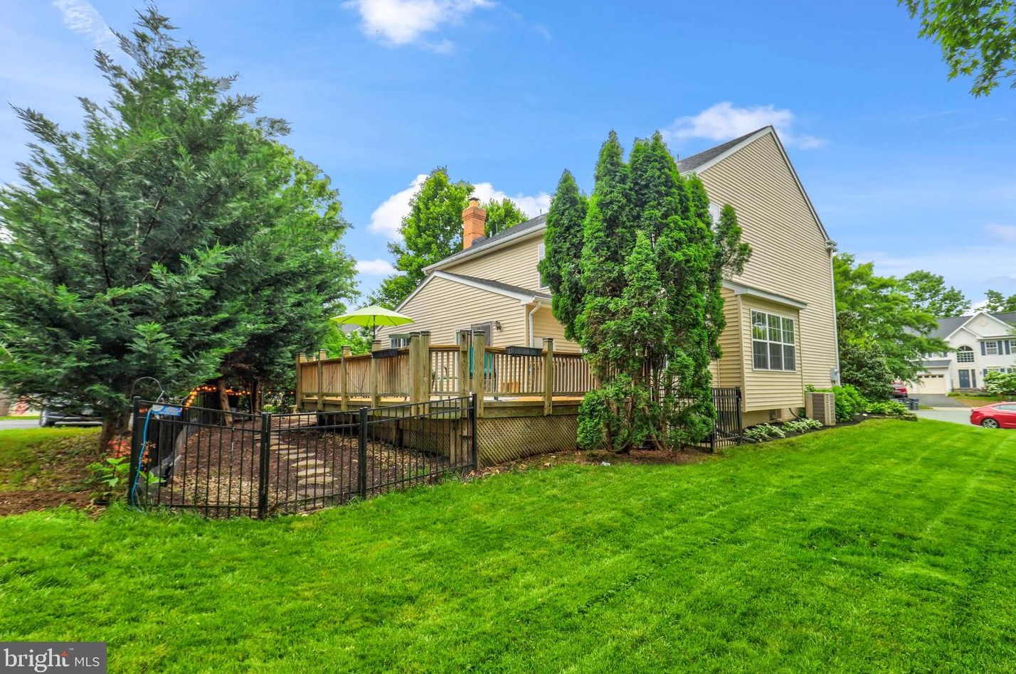 20346 Flushing Mdw Ct, Ashburn VA 20147-3854 exterior