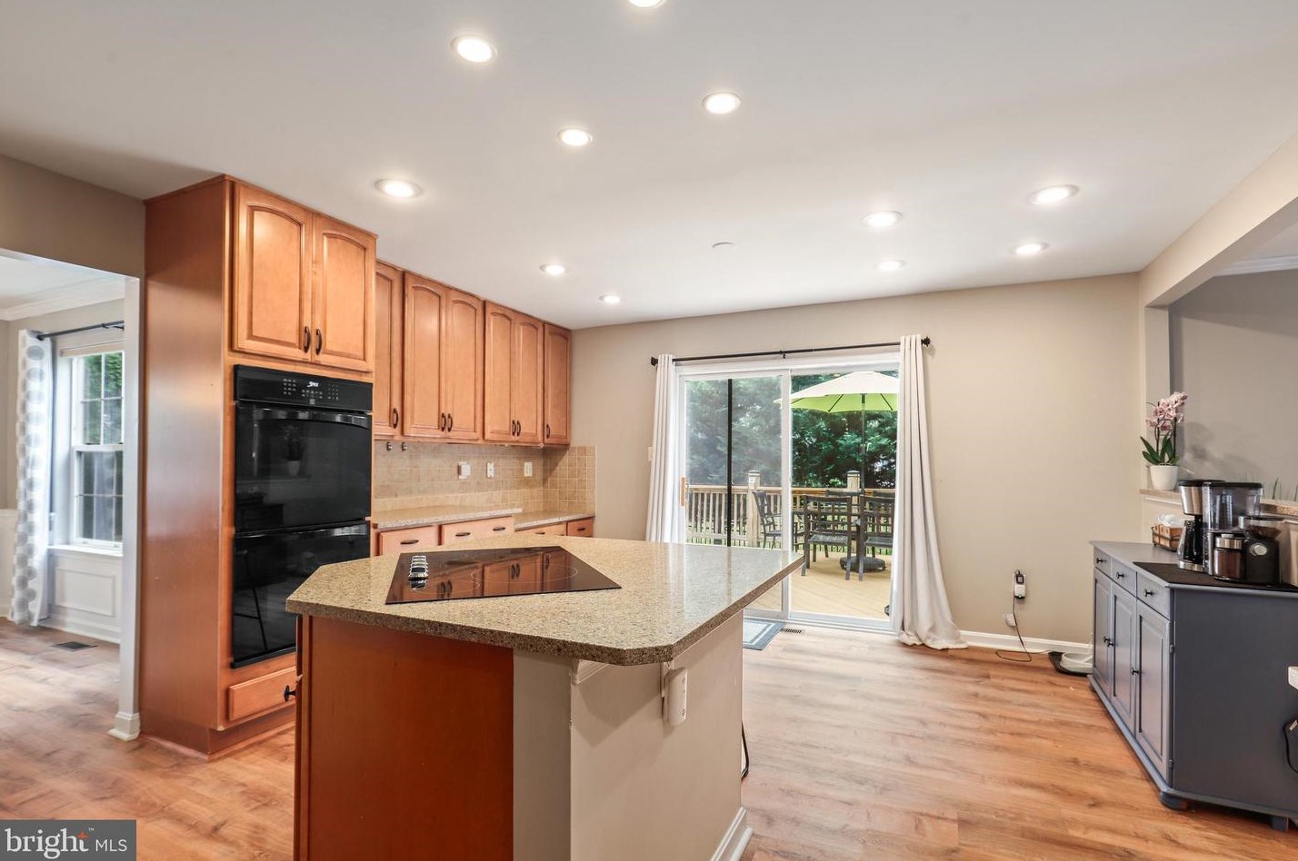 20346 Flushing Mdw Ct, Ashburn VA 20147-3854 exterior