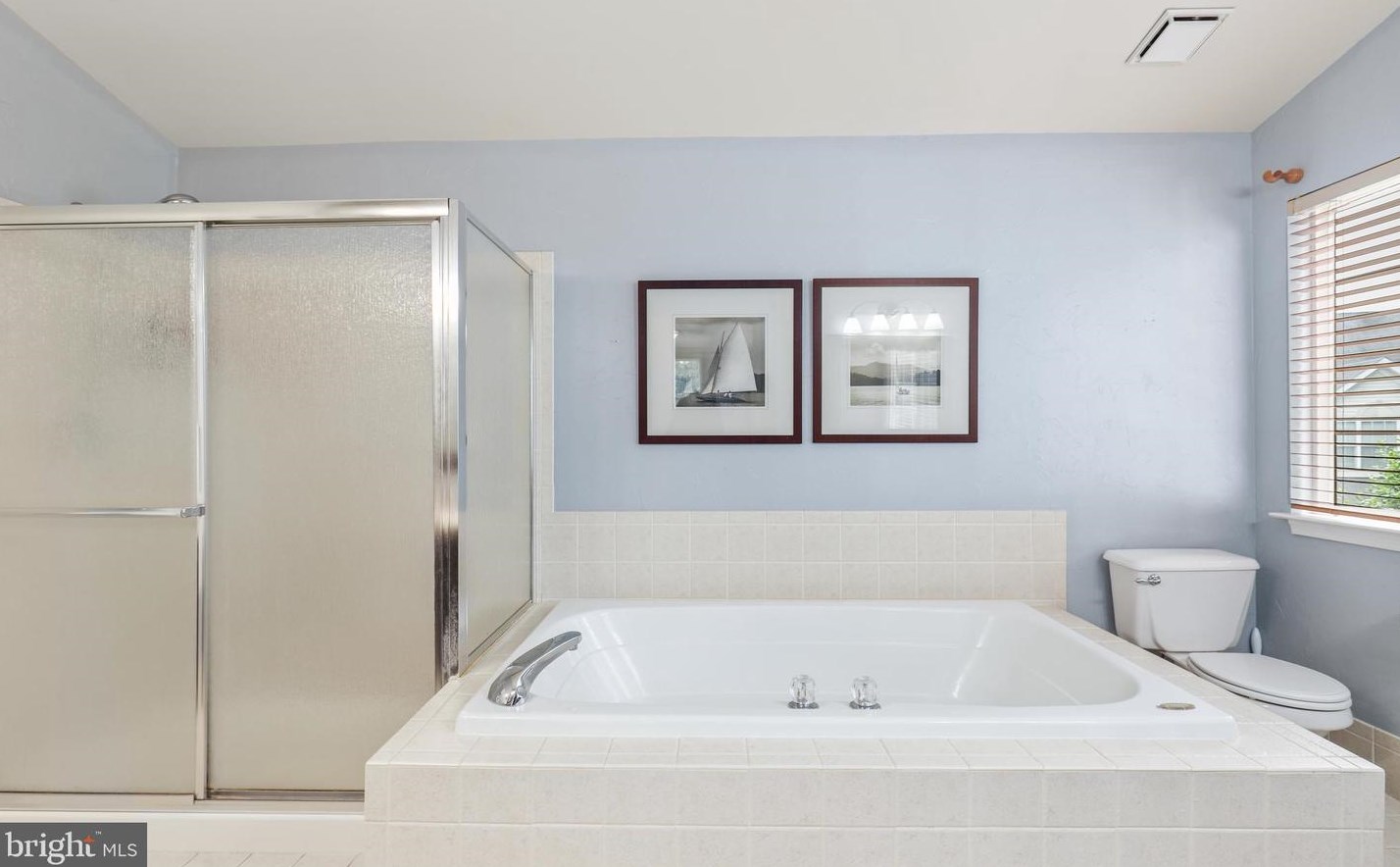 20346 Flushing Mdw Ct, Ashburn VA 20147-3854 exterior