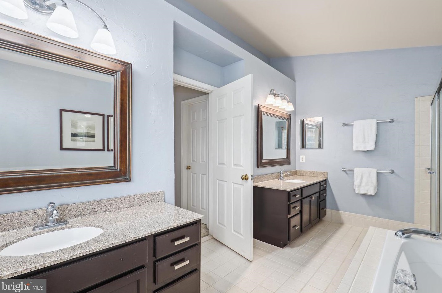 20346 Flushing Mdw Ct, Ashburn VA 20147-3854 exterior