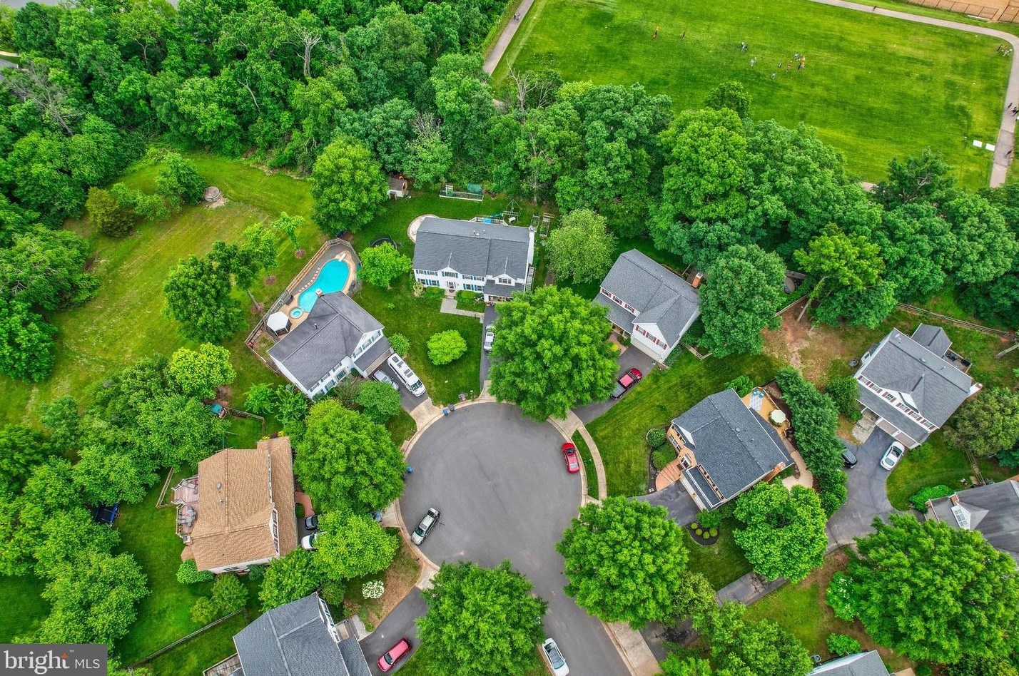 20346 Flushing Mdw Ct, Ashburn VA 20147-3854 exterior