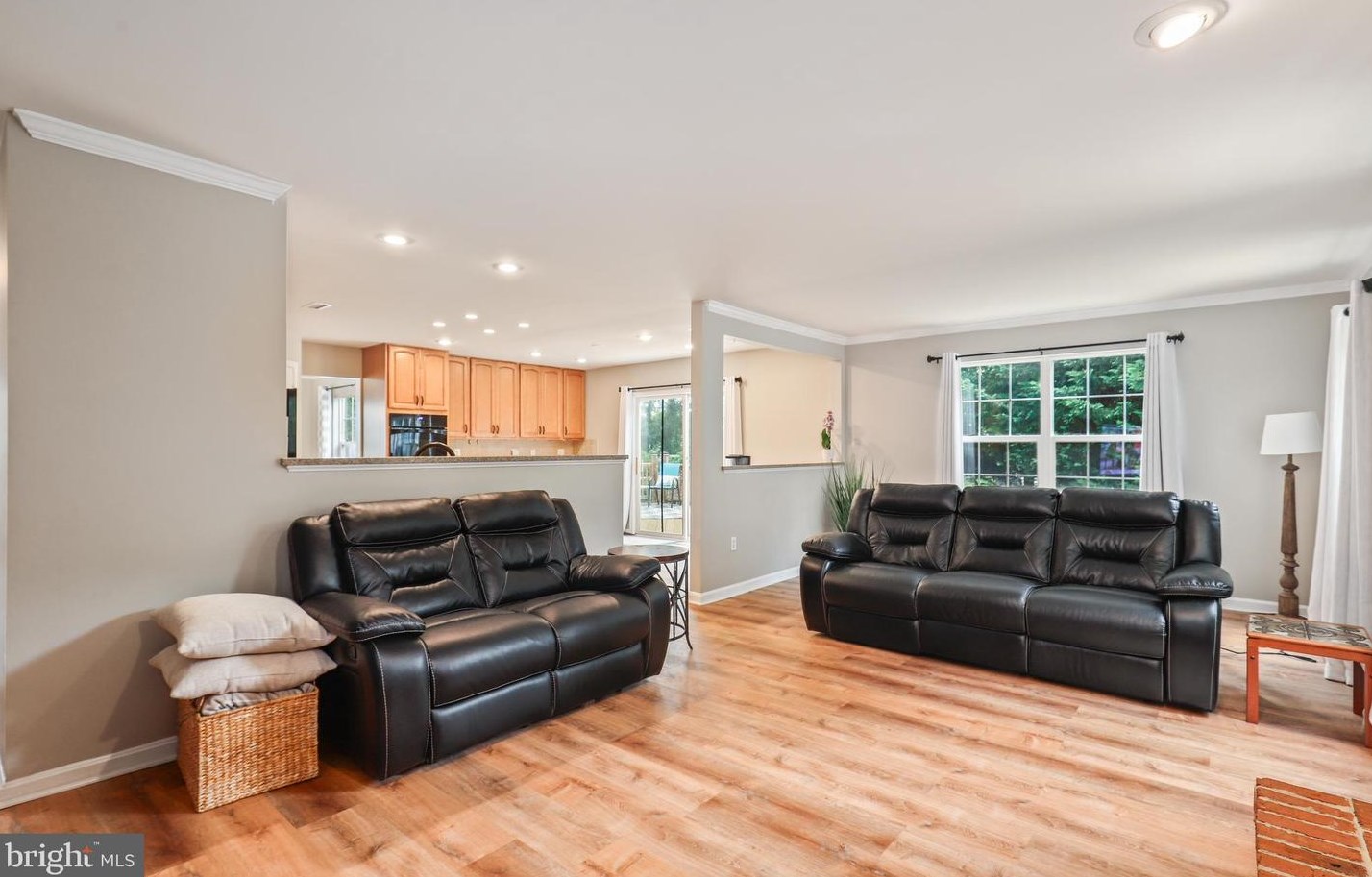 20346 Flushing Mdw Ct, Ashburn VA 20147-3854 exterior