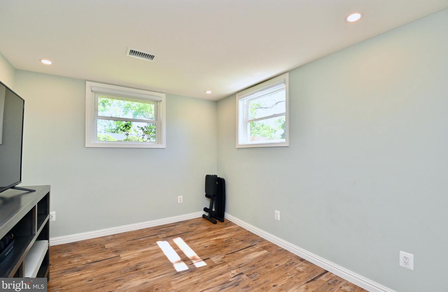 1212 Lee Rd, Dulles VA  20164-2753 exterior