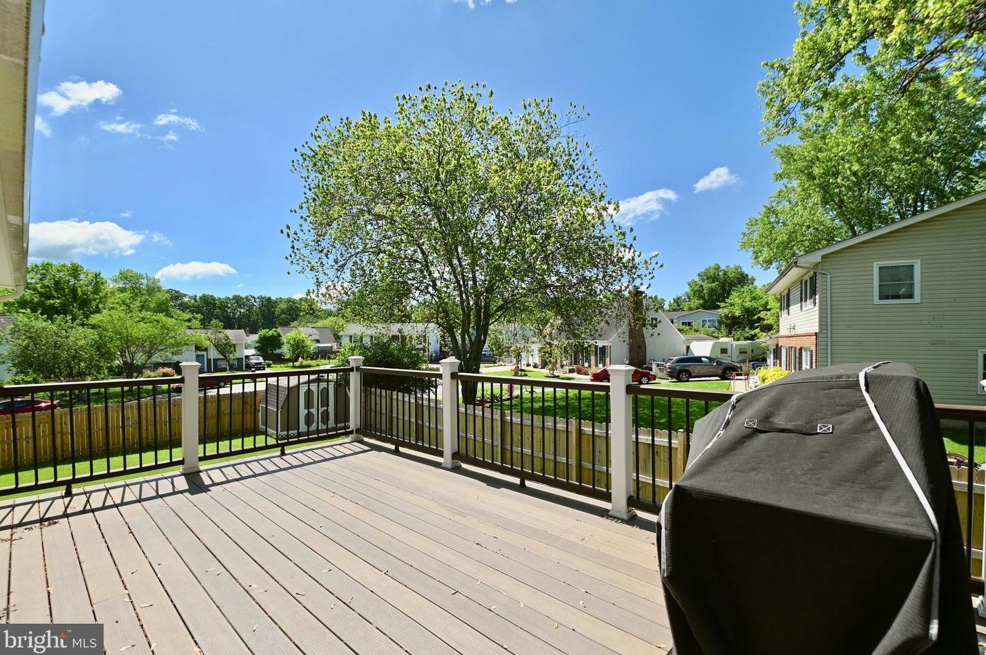 1212 Lee Rd, Dulles VA  20164-2753 exterior