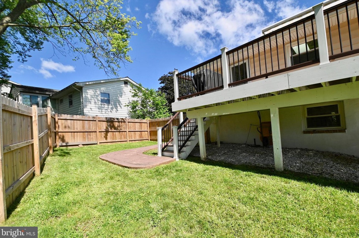 1212 Lee Rd, Dulles VA  20164-2753 exterior