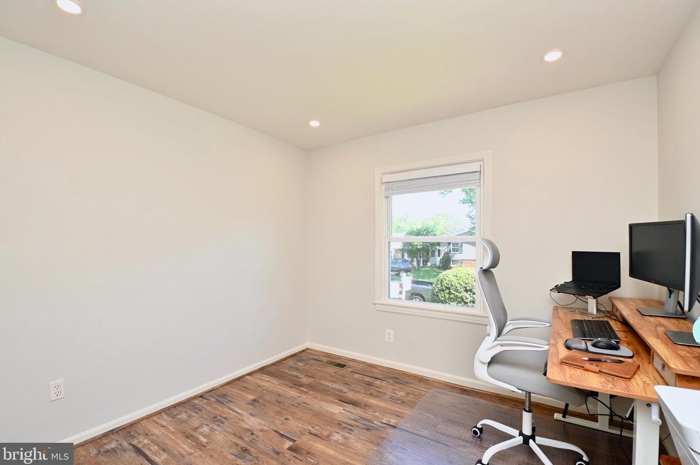 1212 Lee Rd, Dulles VA  20164-2753 exterior