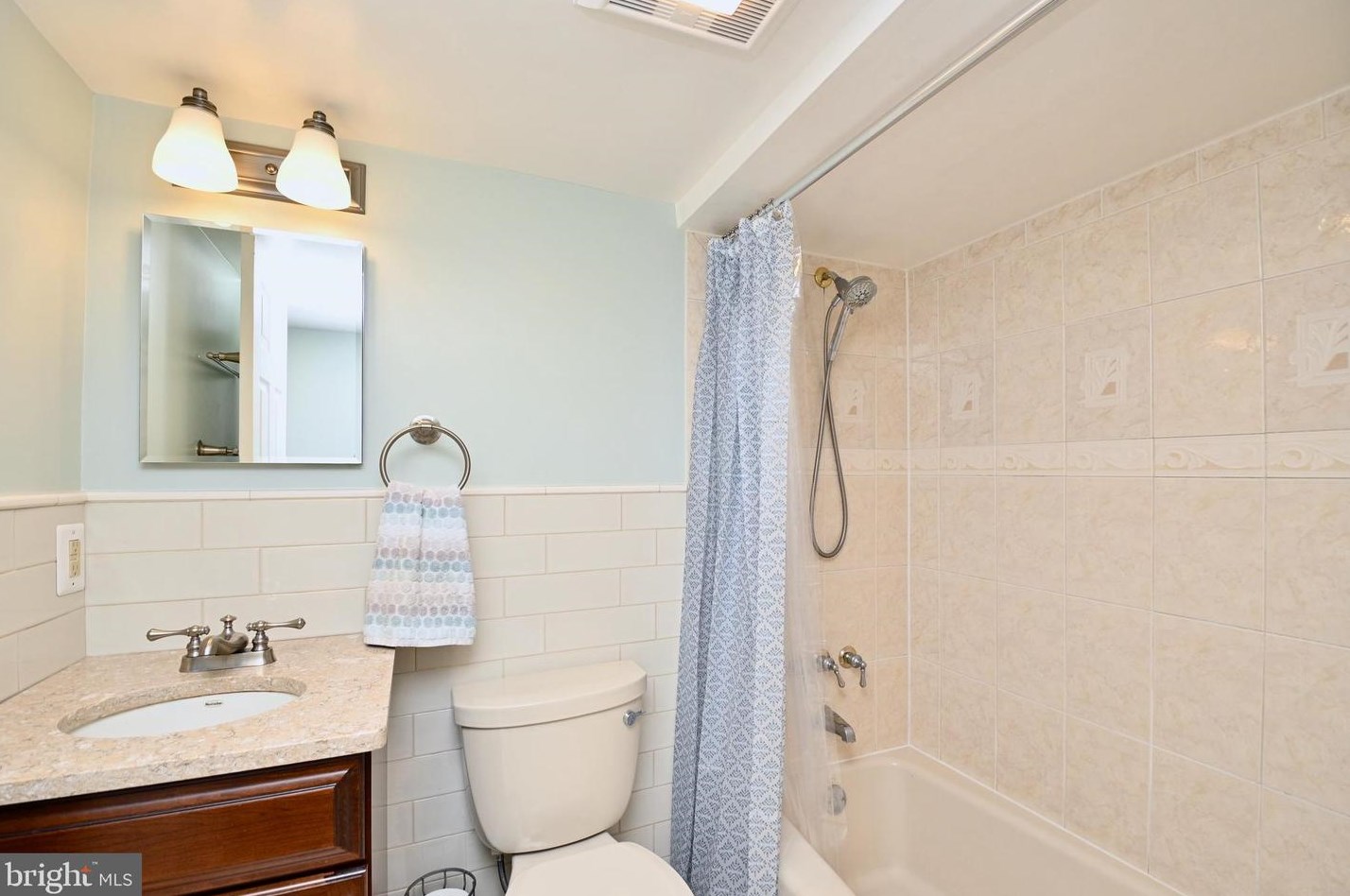 1212 Lee Rd, Dulles VA  20164-2753 exterior