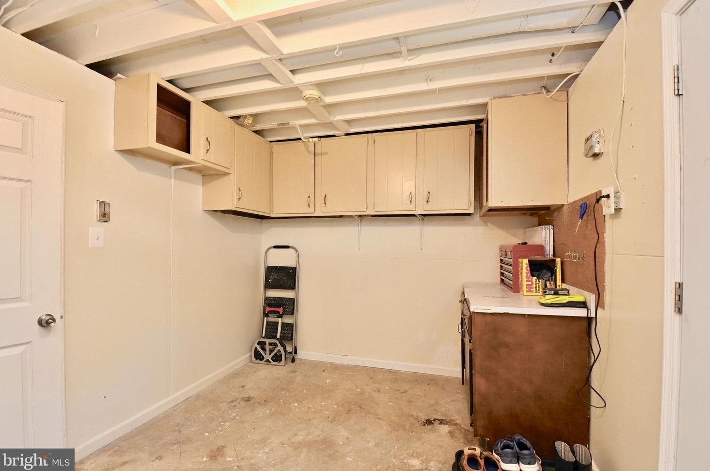 1212 Lee Rd, Dulles VA  20164-2753 exterior