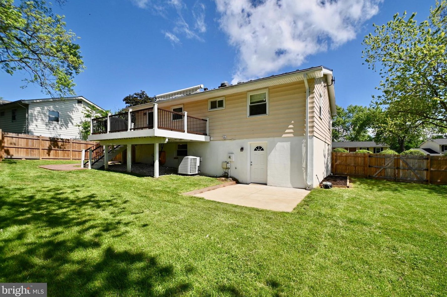 1212 Lee Rd, Dulles VA  20164-2753 exterior