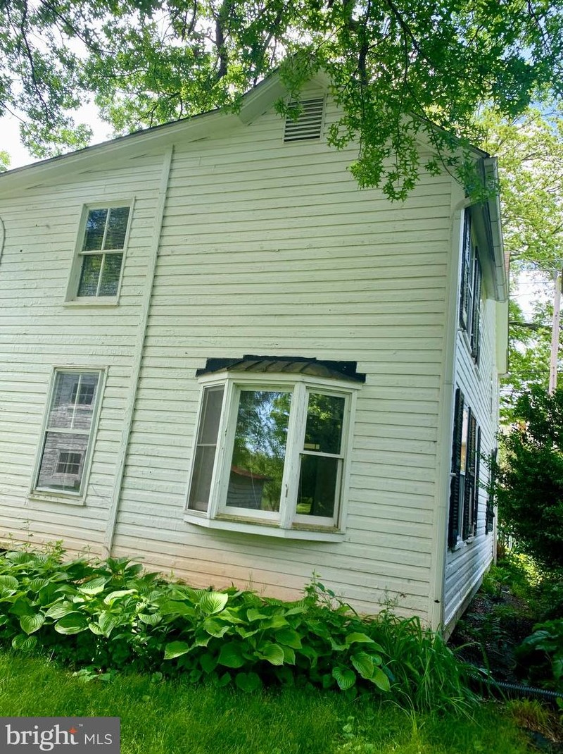 210 Cornwall St, Leesburg VA 20176-2701 exterior