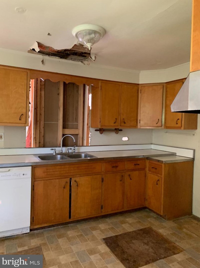 210 Cornwall St, Leesburg VA 20176-2701 exterior