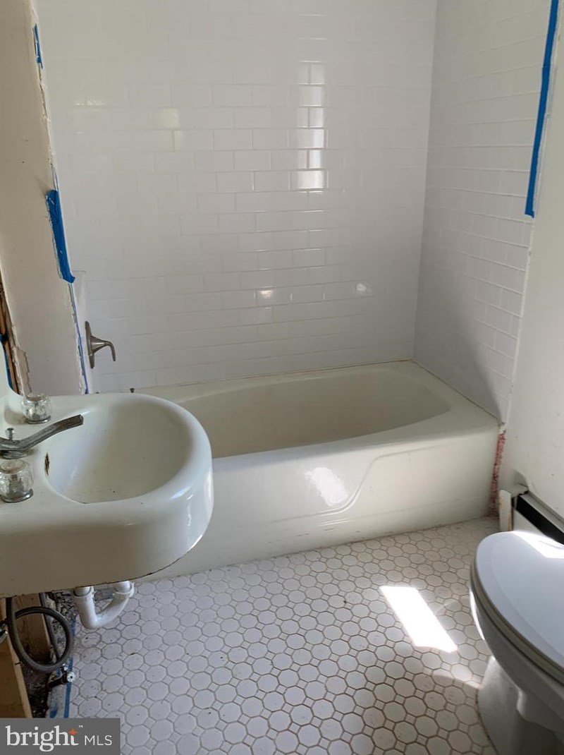 210 Cornwall St, Leesburg VA 20176-2701 exterior