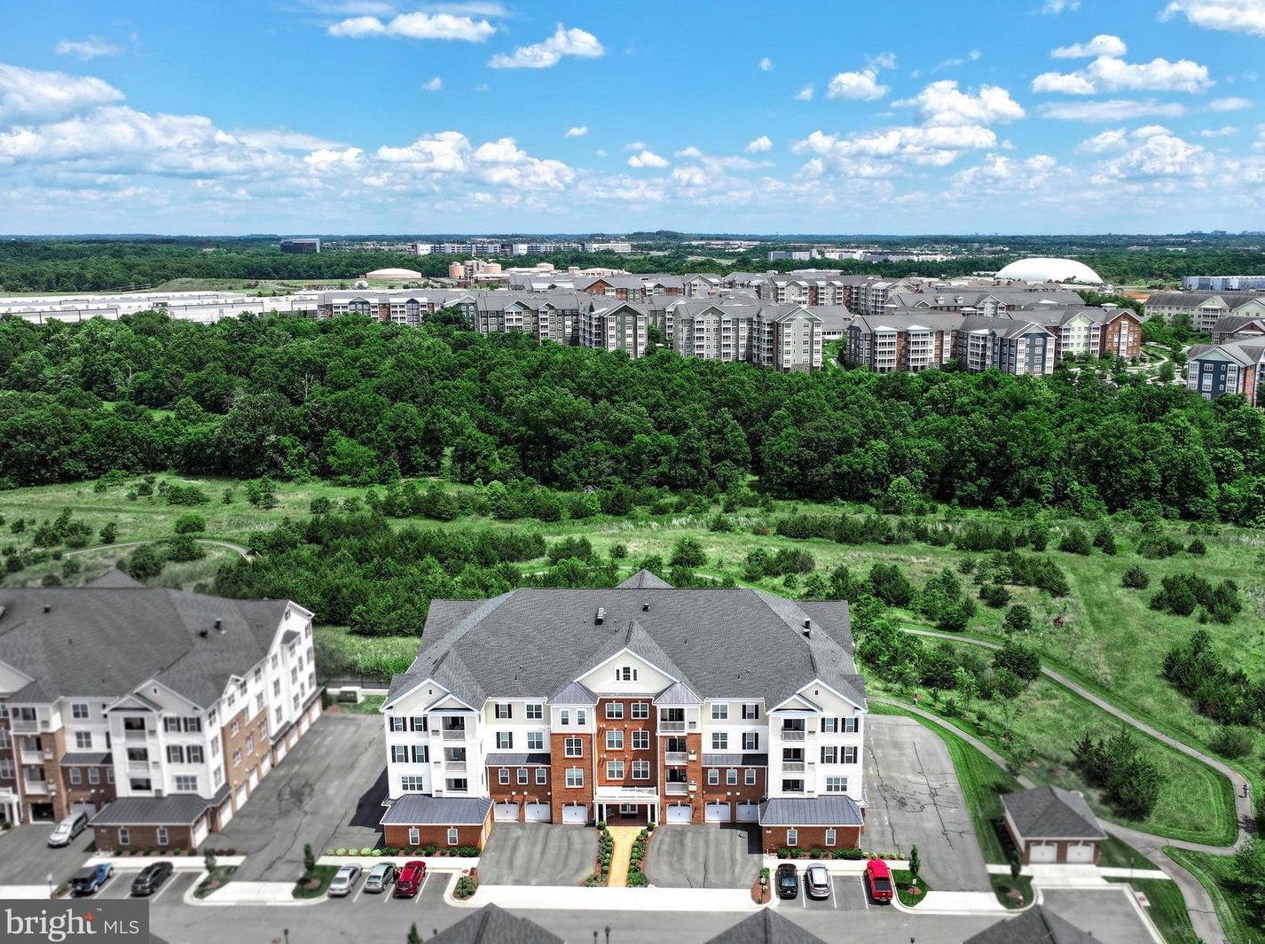 21022 Rocky Knoll Sq, Ashburn VA  20147-5716 exterior