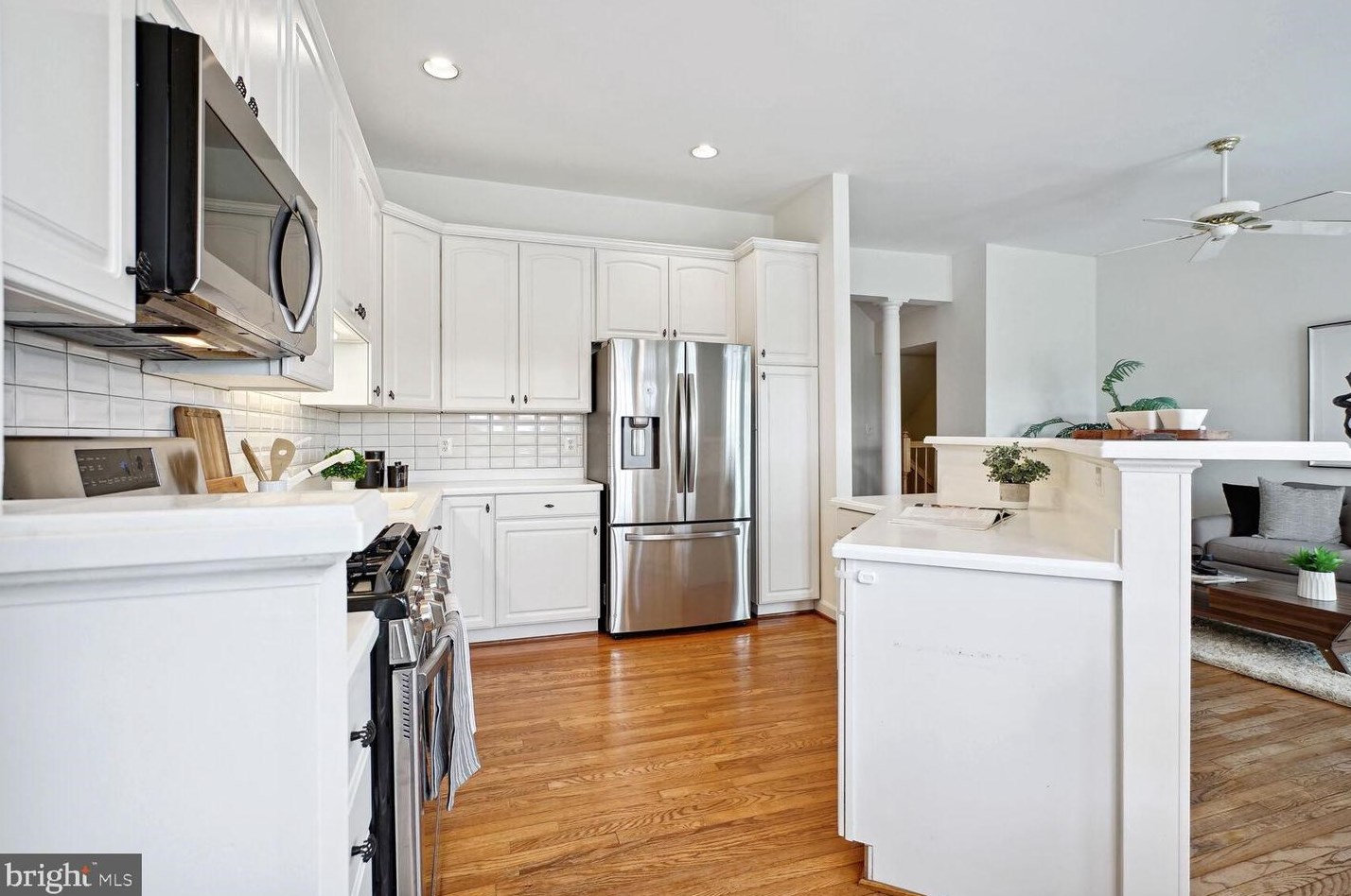 43003 Golf View Dr, Fairfax VA 20152-4449 exterior