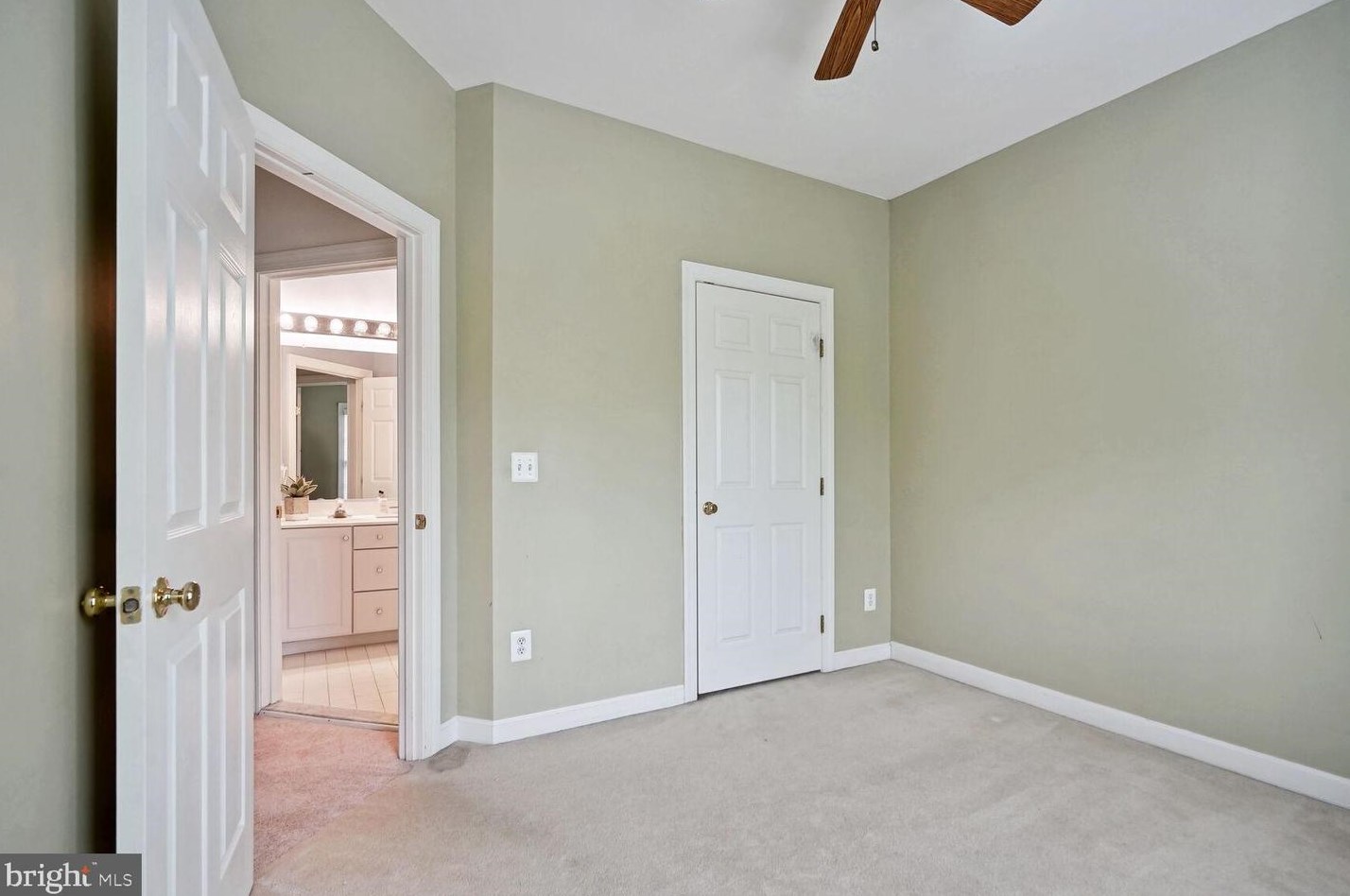 43003 Golf View Dr, Fairfax VA 20152-4449 exterior