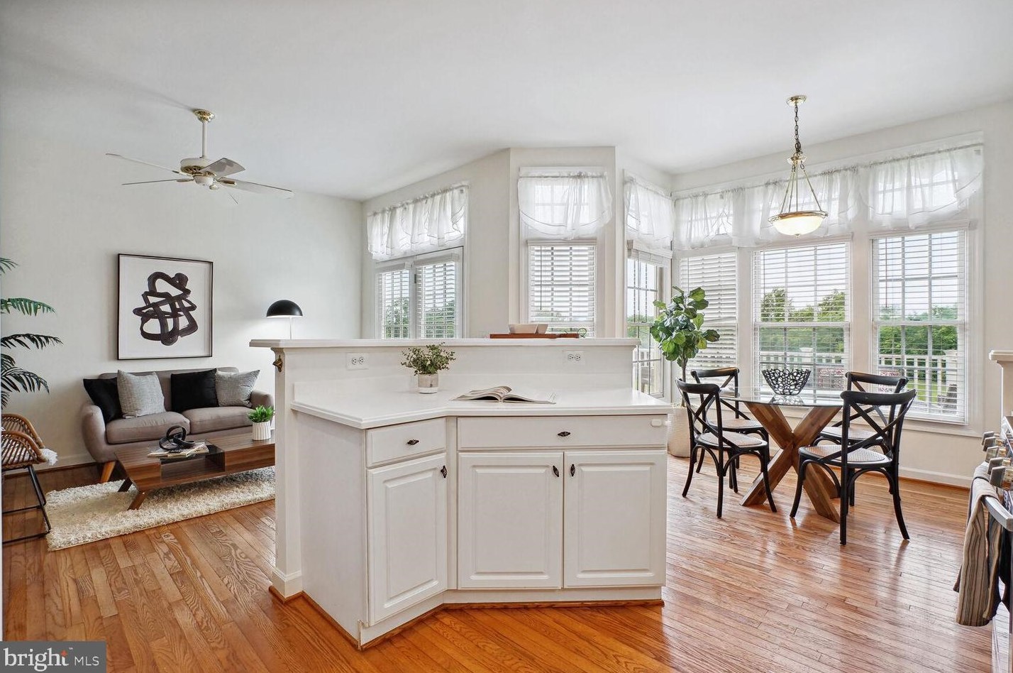 43003 Golf View Dr, Fairfax VA 20152-4449 exterior