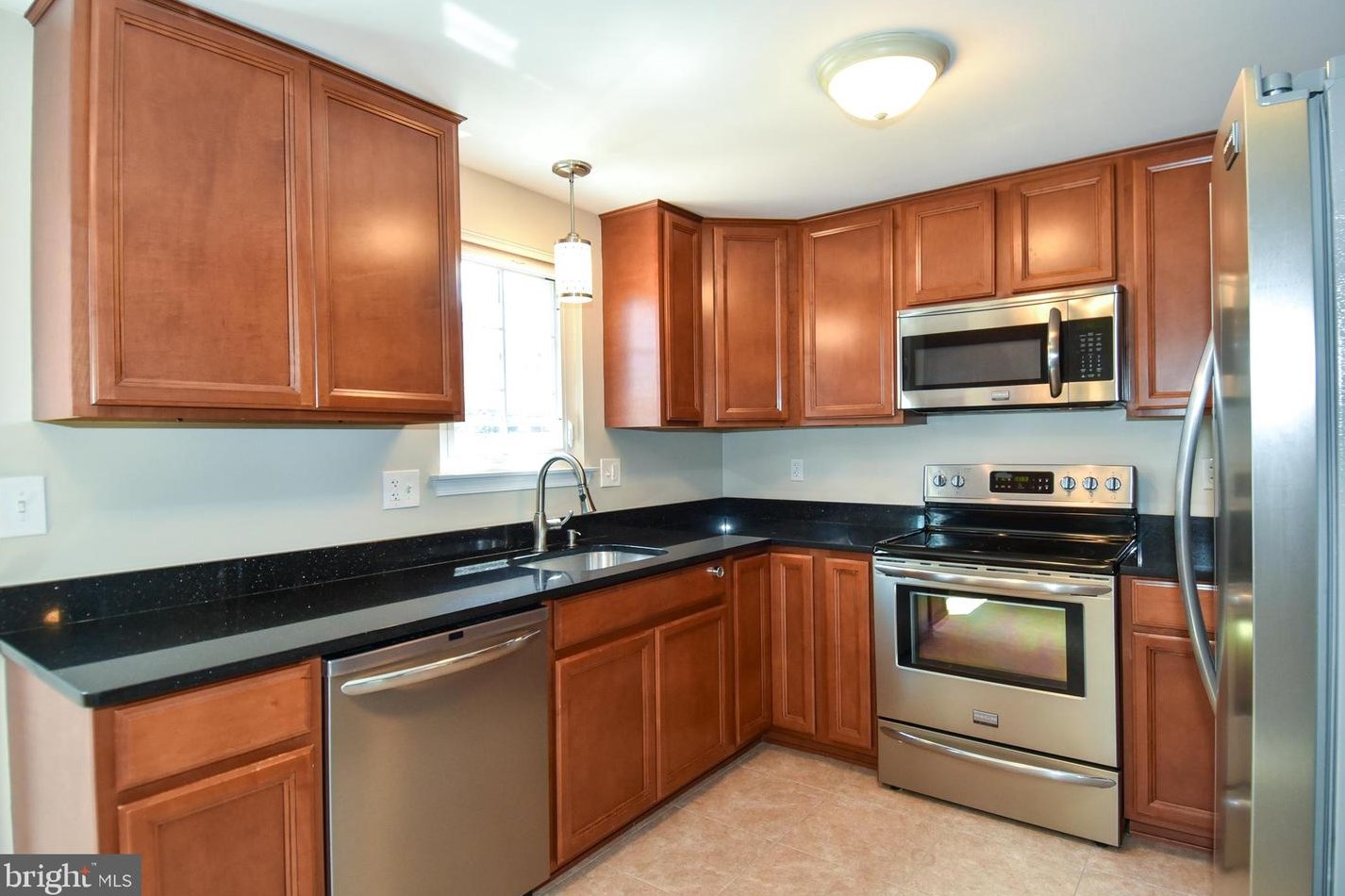 27 Marian Ct, Dulles VA  20165-5748 exterior