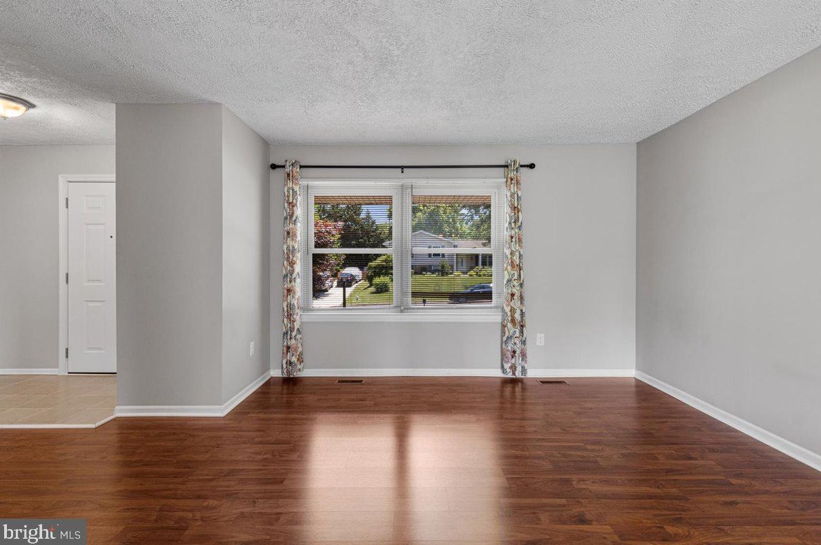 507 Alder Ave, Dulles VA  20164-3914 exterior