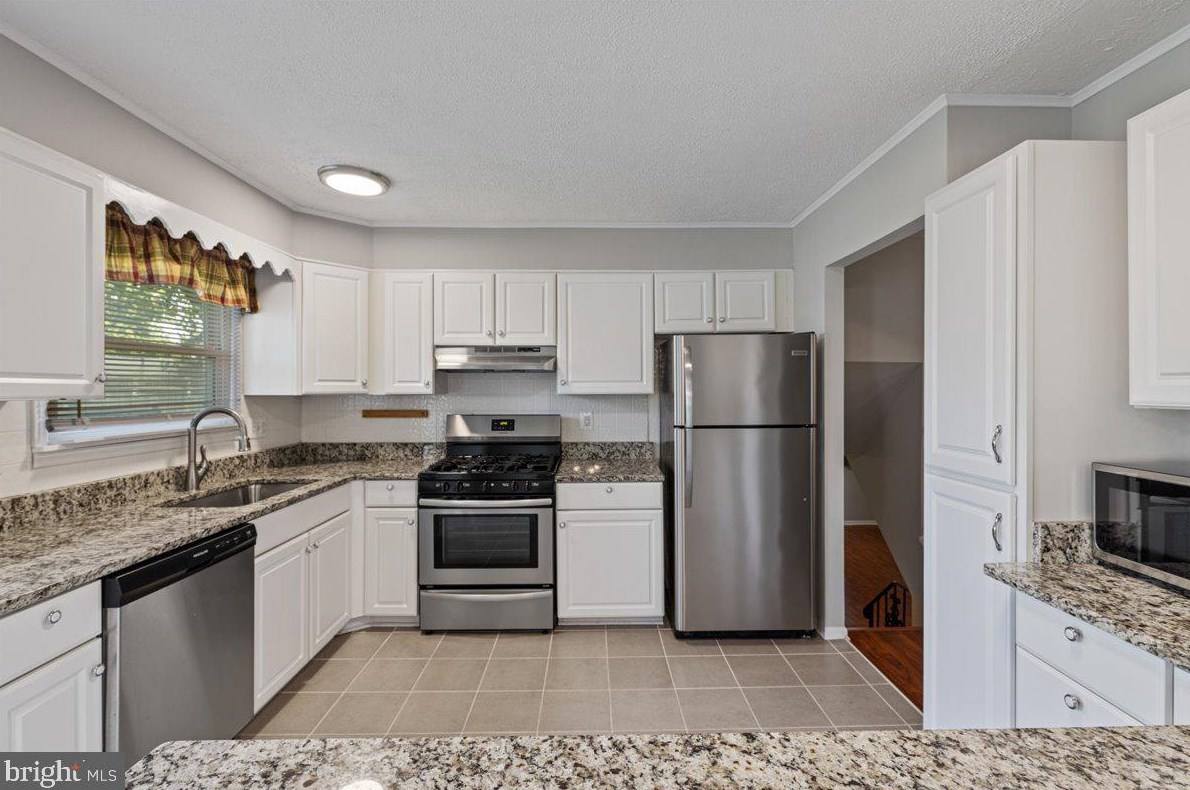 507 Alder Ave, Dulles VA  20164-3914 exterior